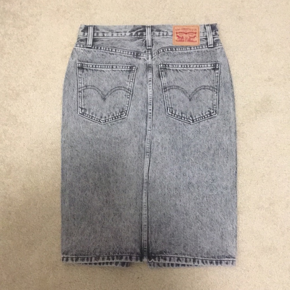 Levis - Picture 2 of 4